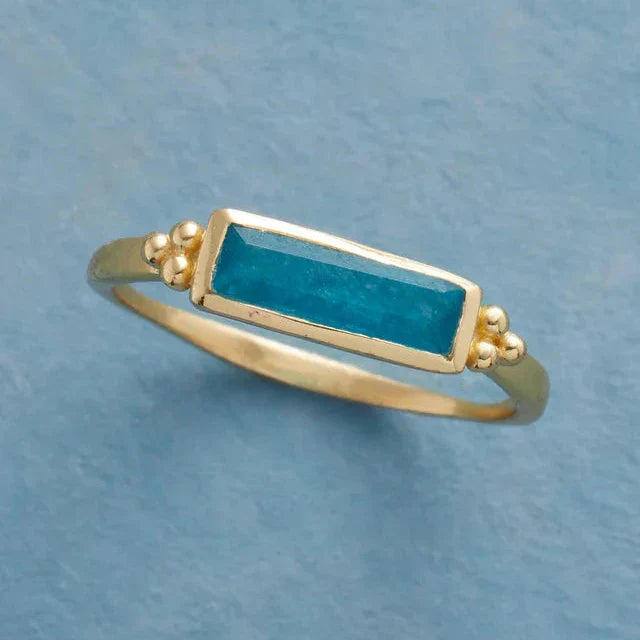 Anello d'oro rettangolare blu vintage