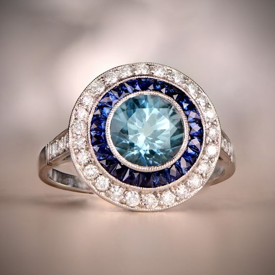 Anello arrotondato in cristallo blu vintage