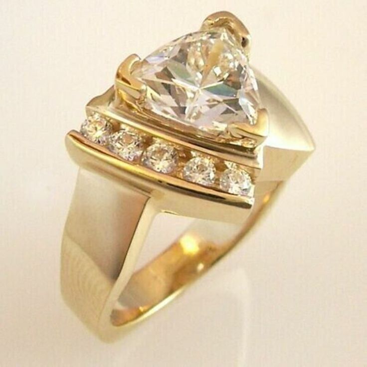 Anello d'oro con diamante vintage