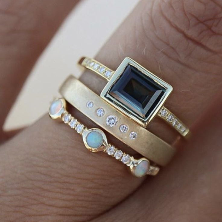 Elegante set di anelli vintage con zirconi blu