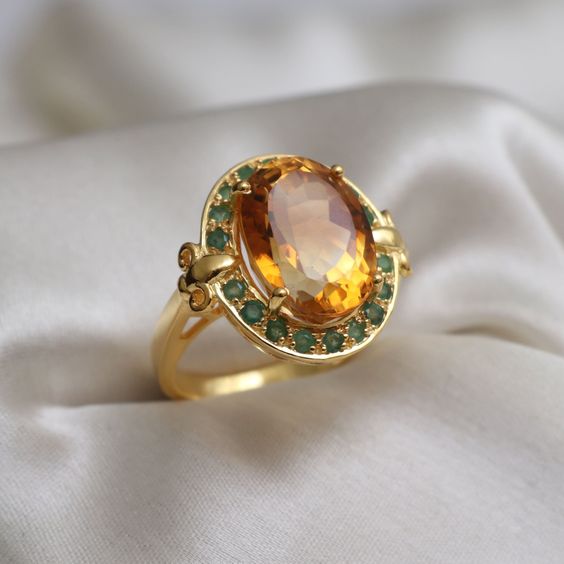Anello vintage con cristallo occhio di tigre