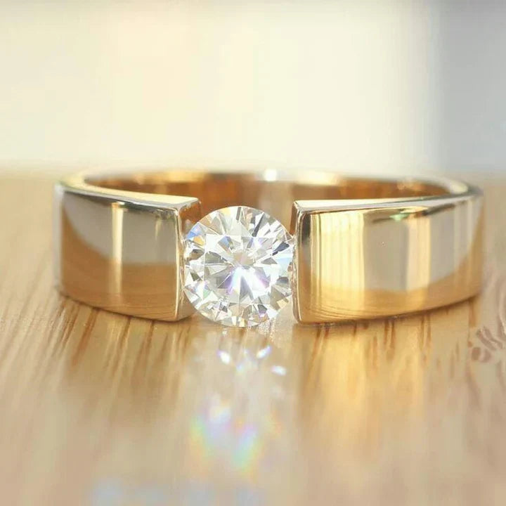 Anello d'oro vintage con zirconi aperti