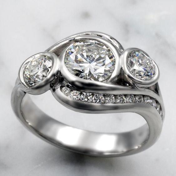 Anello vintage in argento con spirale di zirconi