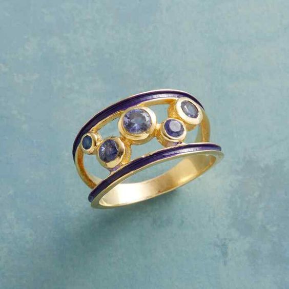 Anello d'oro con smalto viola vintage