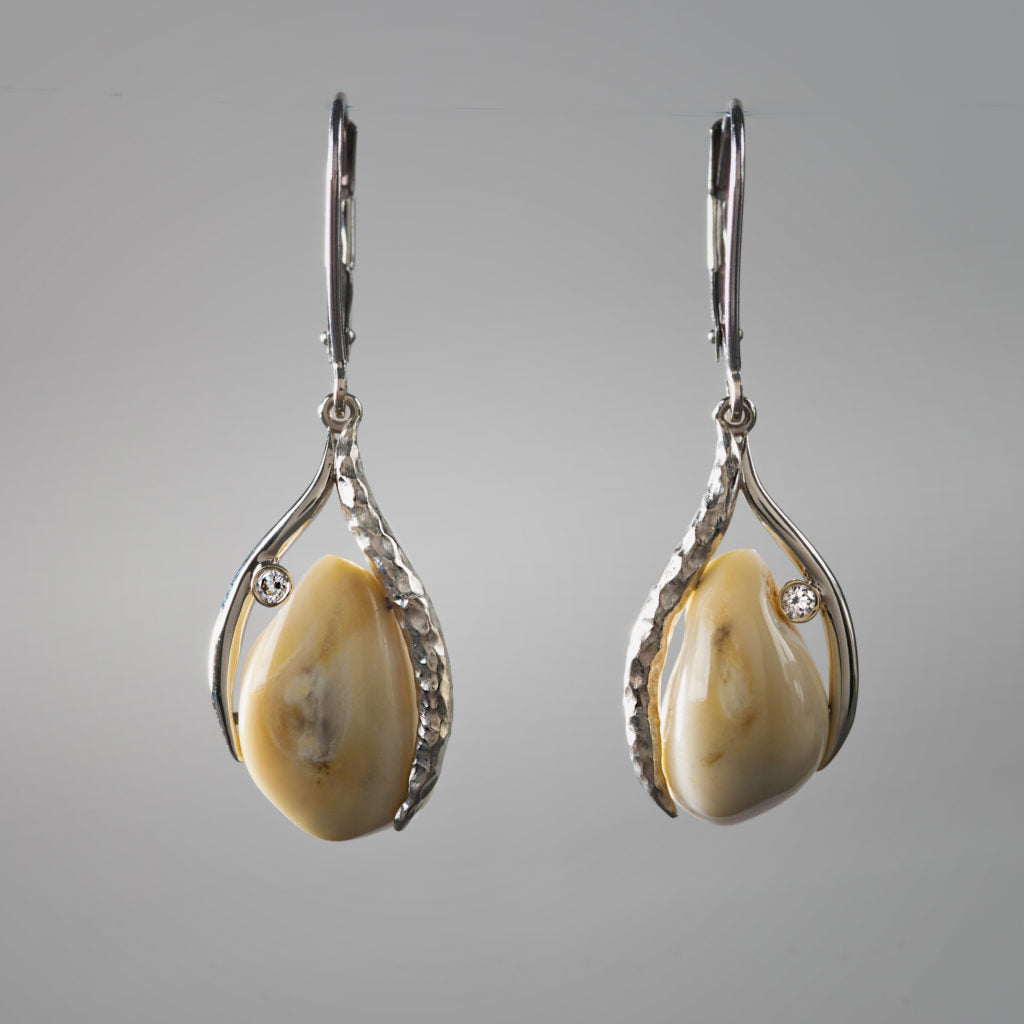 Orecchini luminosi in pietra naturale vintage