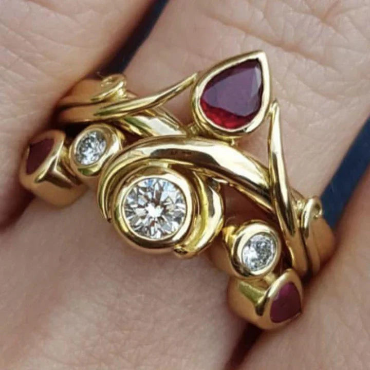 Anello vintage con goccia rossa e zirconi dorati