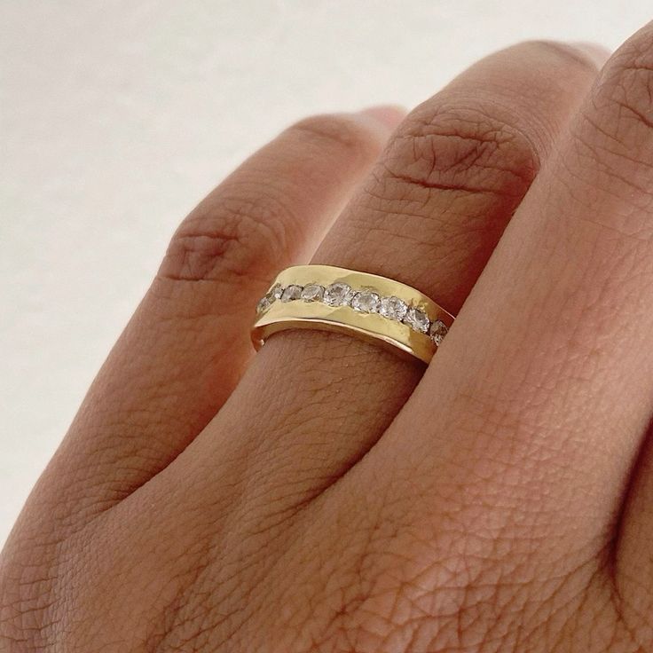 Anello d'oro con zirconi vintage