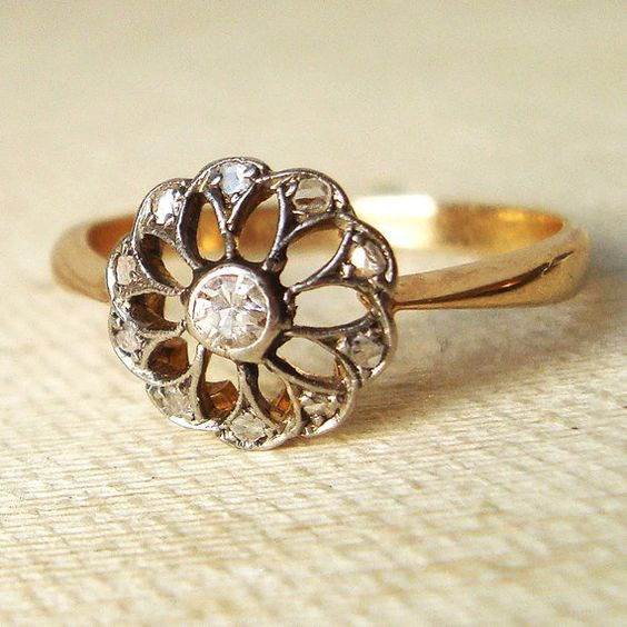 Anello con margherita di cristallo vintage