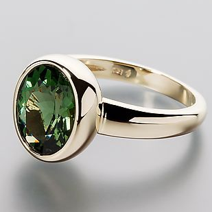Anello di vetro verde vintage
