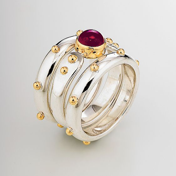 Anello d'argento vintage con cristalli rossi a strati