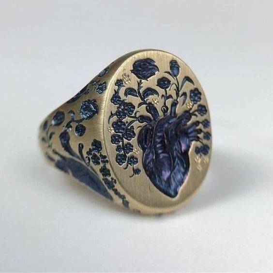 Anello vintage in oro con fiori blu
