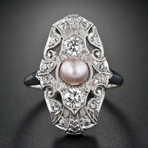 Anello vintage con perle intarsiate e cristalli