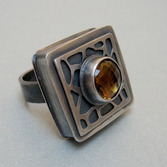 Anello vintage quadrato con intarsio di pietre arancioni