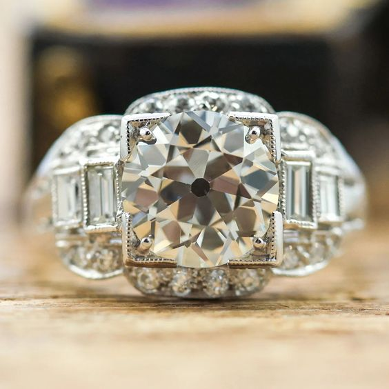 Anello d'argento con zirconi vintage