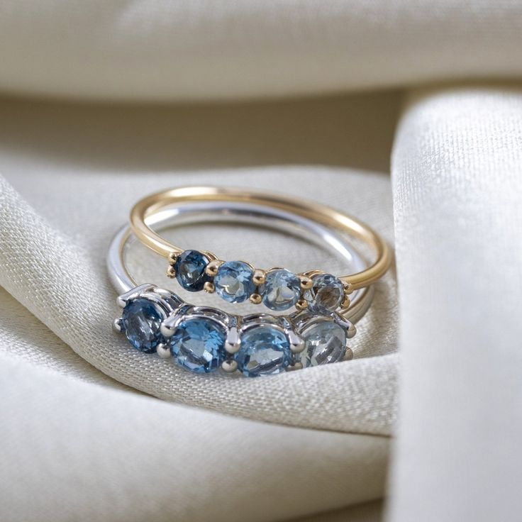 Anello in vetro blu vintage