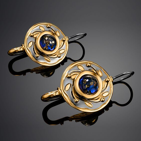 Orecchini d'oro con cristalli blu arrotondati d'epoca