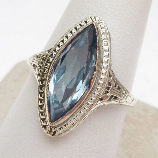 Anello ovale vintage di cristallo blu
