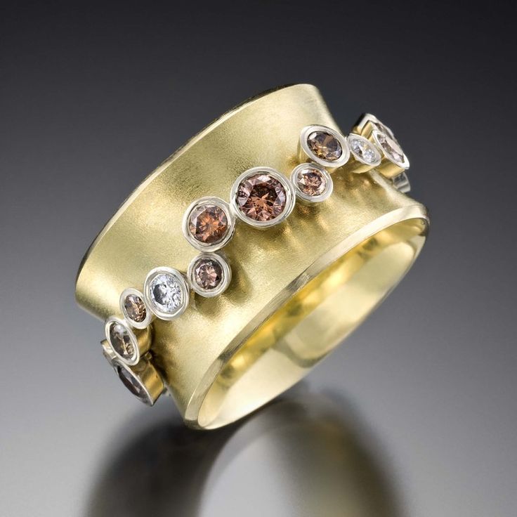 Anello vintage con zirconi intarsiati color oro e arancio