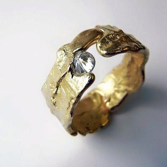 Anello vintage con intarsio di zirconi forgiati in oro