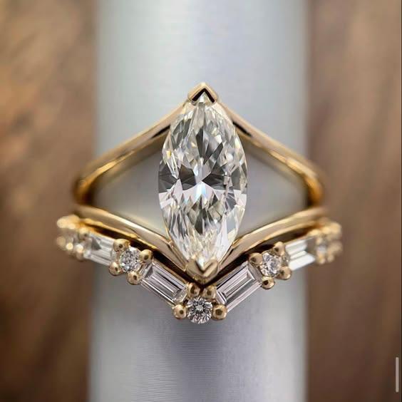 Anello elegante in cristallo d'epoca