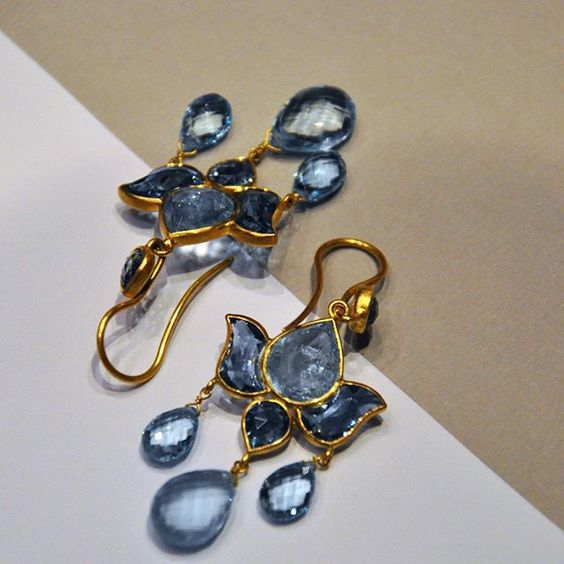 Orecchini vintage con pioggia di cristalli blu