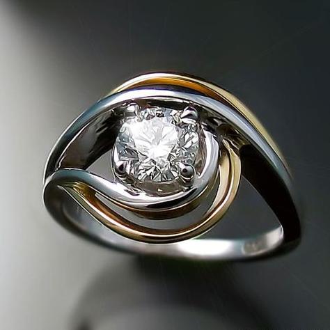 Anello d'argento con zirconi d'epoca