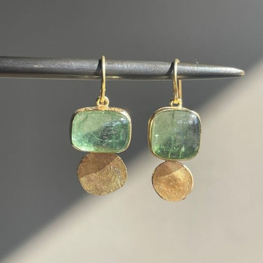 Orecchini vintage in vetro dorato verde