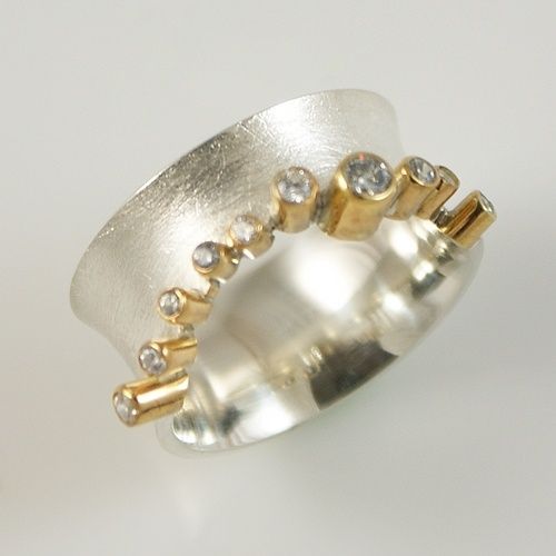 Anello vintage in argento con intarsi di zirconi in oro
