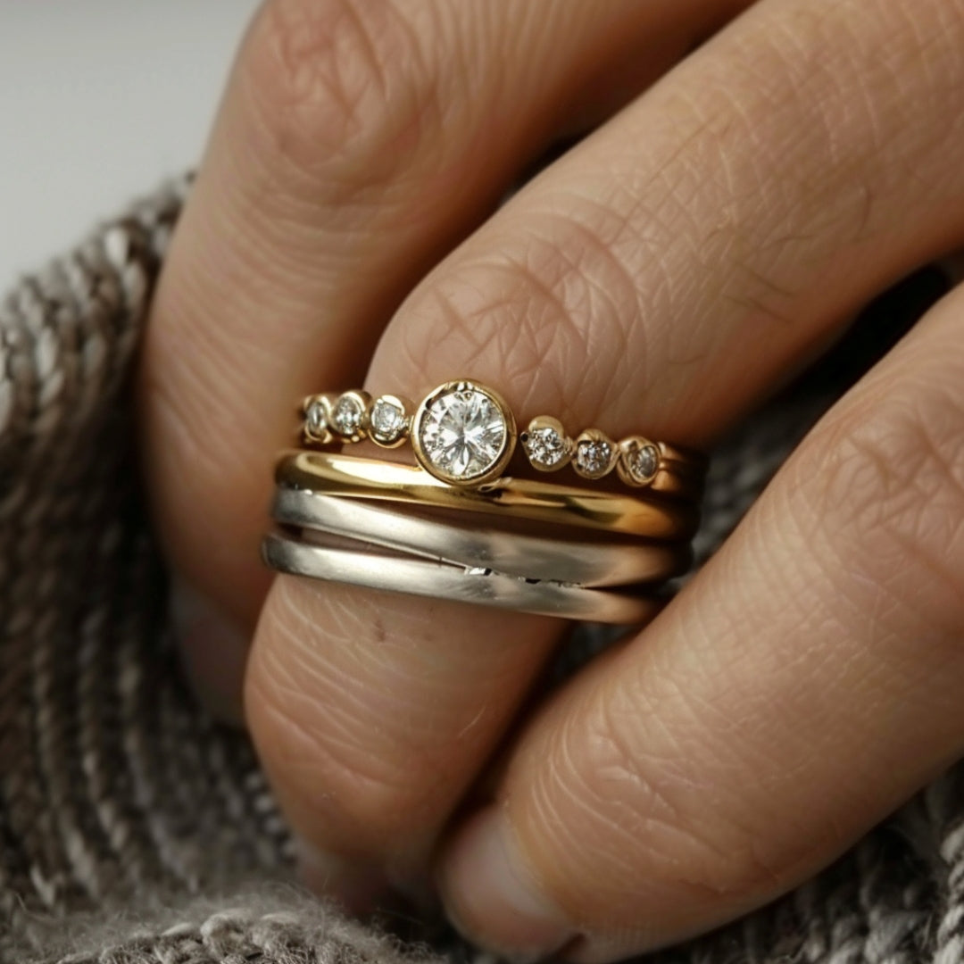 Anello a strati in argento e oro con zirconi