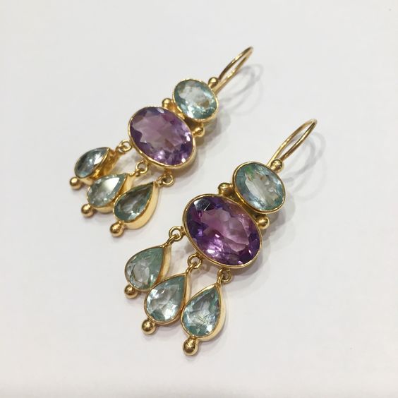 Orecchini pendenti vintage in vetro verde e viola