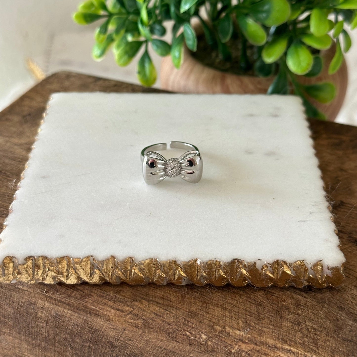 Anello Nora con fiocco a nastro soffiato - Oro o argento