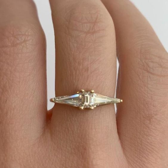 Anello vintage con zirconi