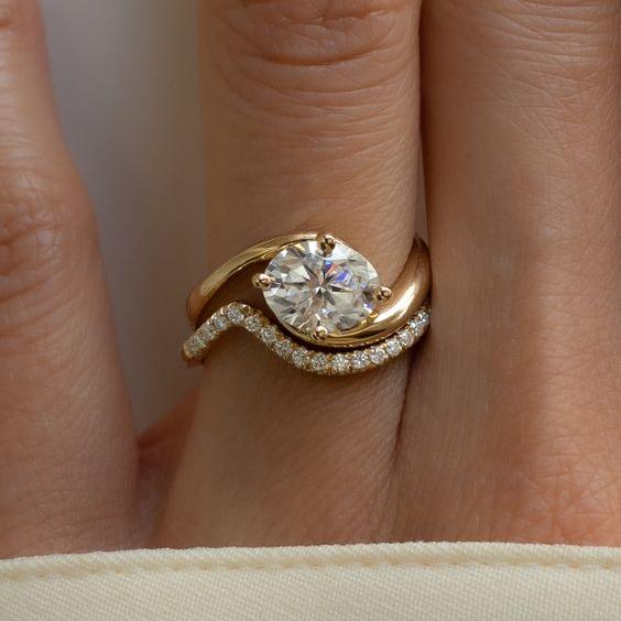Set di anelli vintage con zirconi ondulati