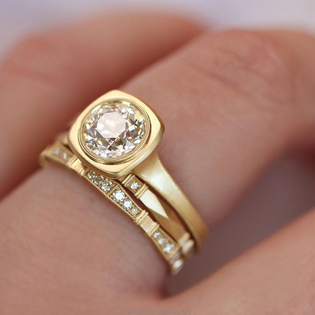 Set di anelli eleganti d'oro vintage
