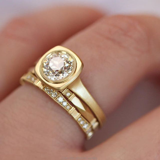 Set di anelli eleganti d'oro vintage