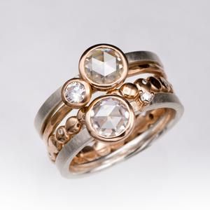 Anello vintage in argento e rosa con zirconi a strati