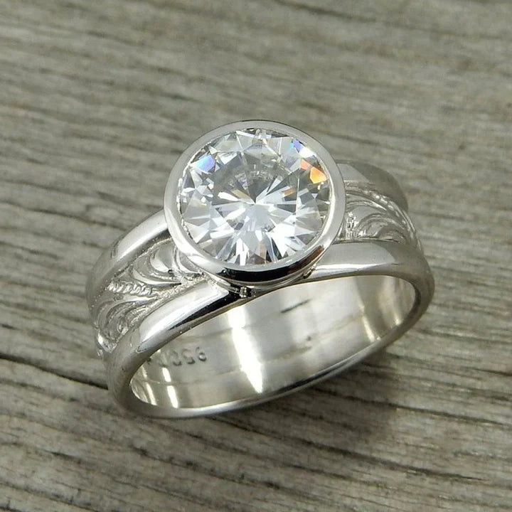 Anello vintage con zirconi argentati
