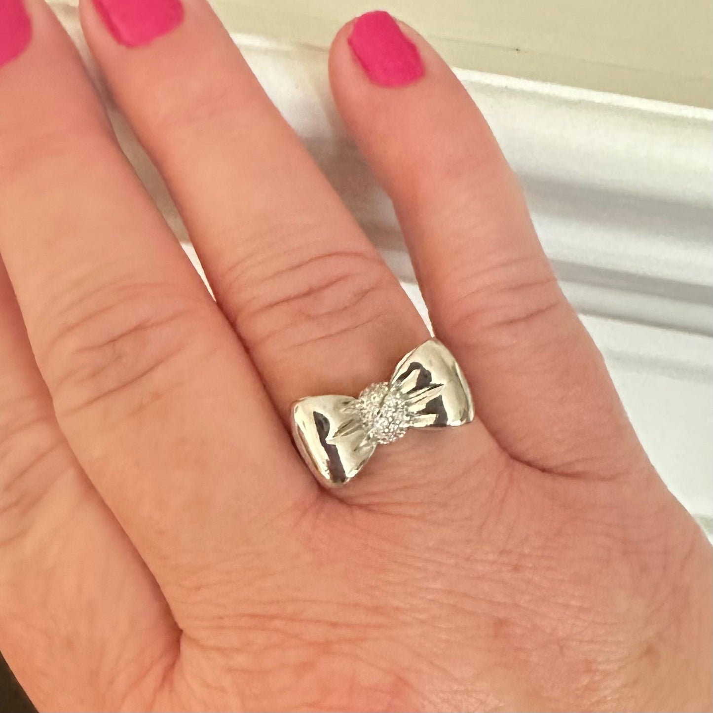 Anello Nora con fiocco a nastro soffiato - Oro o argento