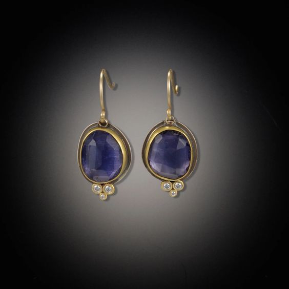 Orecchini vintage con pietra blu arrotondata