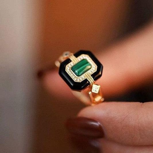 Anello d'oro nero e verde d'epoca
