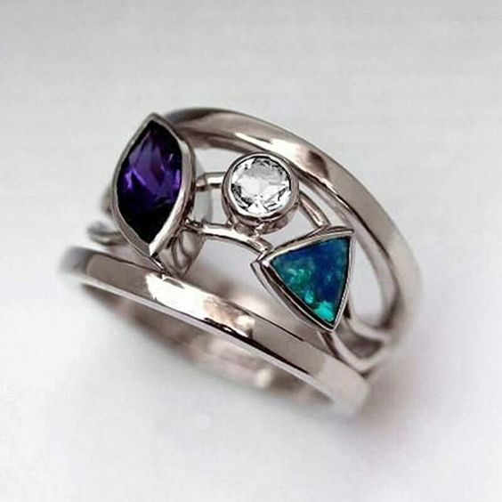 Anello vintage in argento con cristalli blu