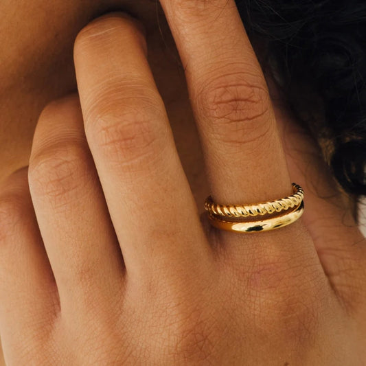 Anello con perle d'oro vintage