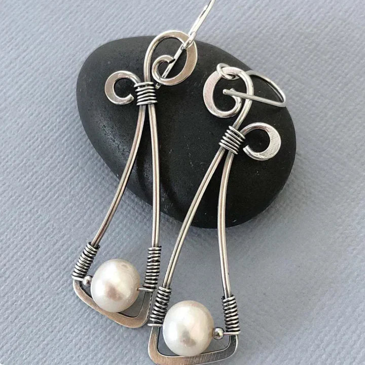 Orecchini vintage con perle pendenti
