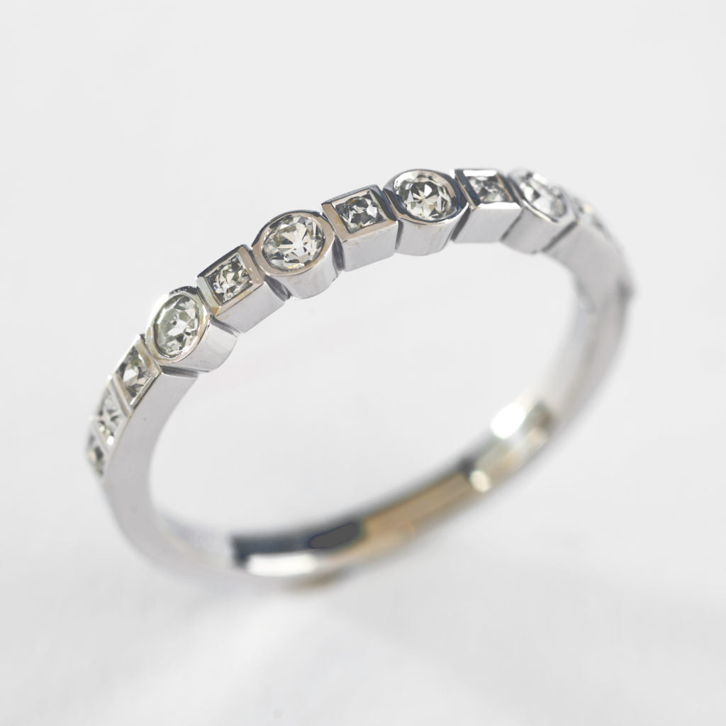Anello d'argento con intarsio di vetro vintage