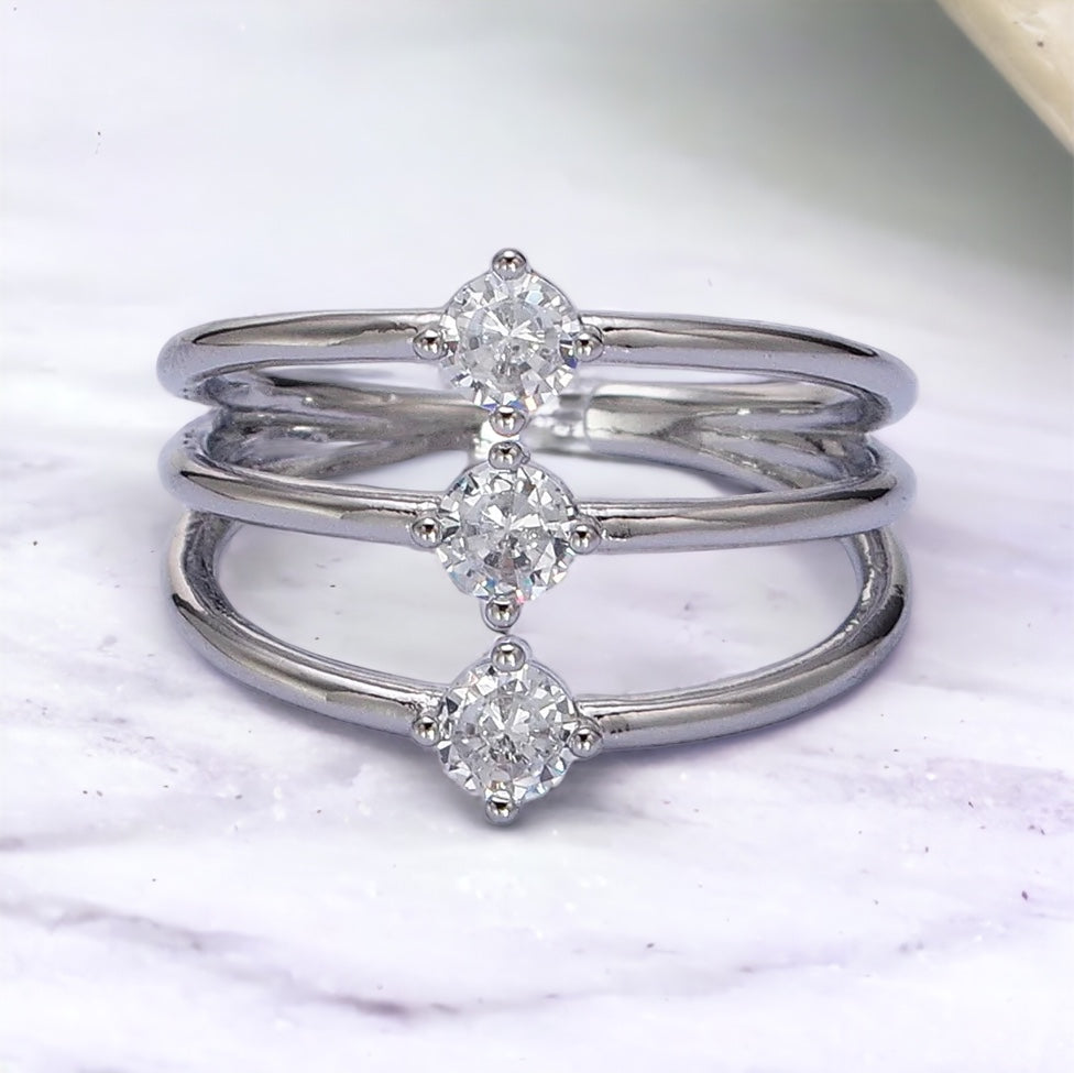 Anello Ciara con tripla CZ - Oro o argento