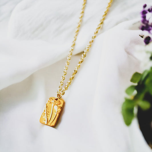 Collana con ciondolo floreale Dainty Tag