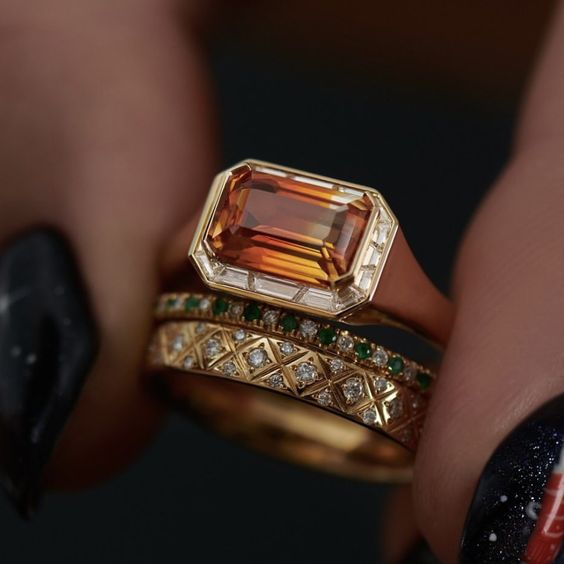 Set di anelli d'oro vintage con zirconi arancioni