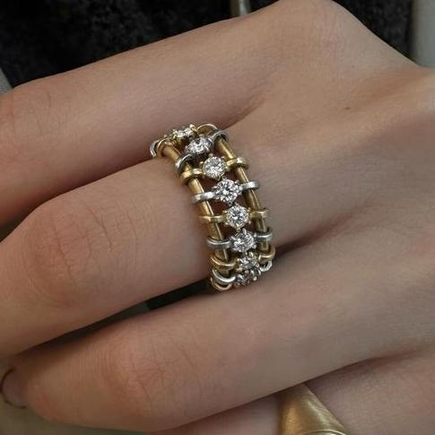 Anello d'oro vintage con catena di zirconi