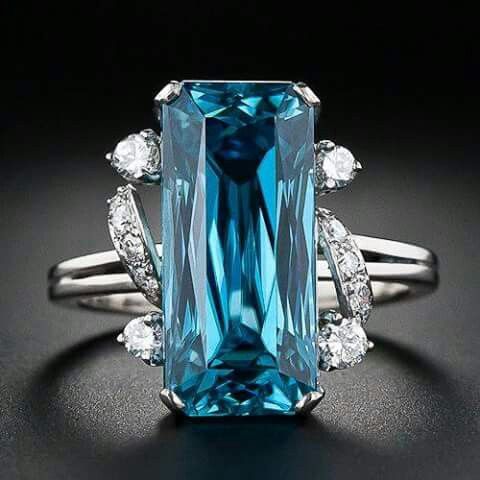 Anello d'argento con zirconi rettangolari vintage