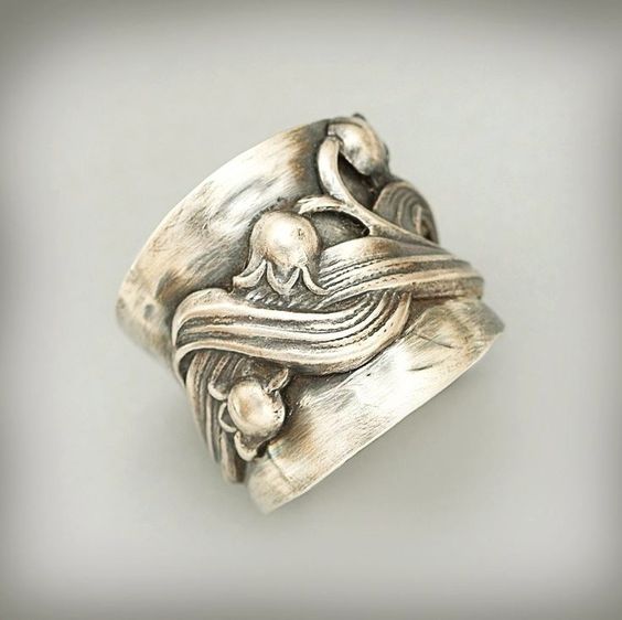 Anello a onda d'argento vintage